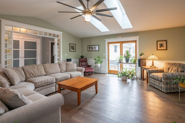 9 Rugby Road, Nashua, NH 03063