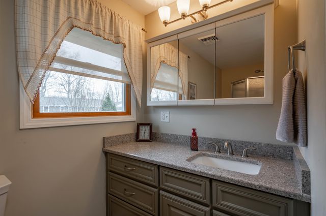 9 Rugby Road, Nashua, NH 03063