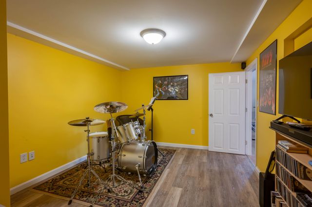 9 Rugby Road, Nashua, NH 03063