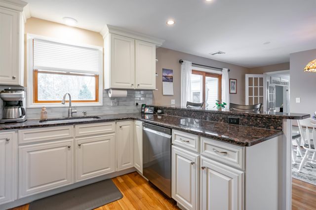 9 Rugby Road, Nashua, NH 03063