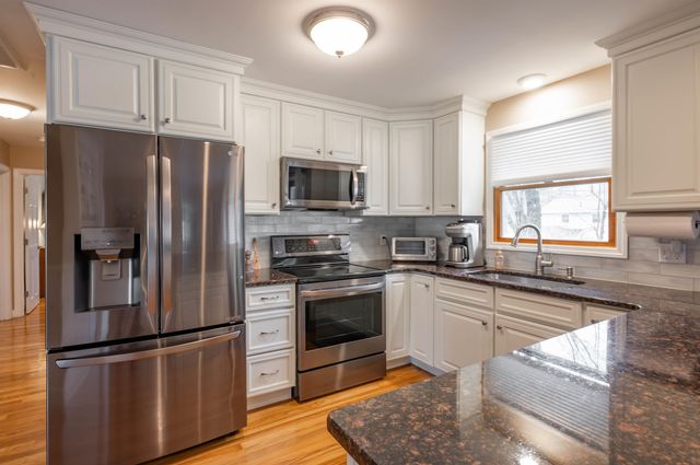 9 Rugby Road, Nashua, NH 03063