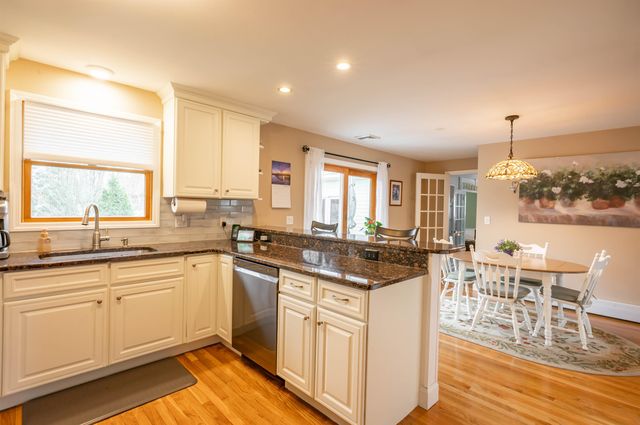 9 Rugby Road, Nashua, NH 03063