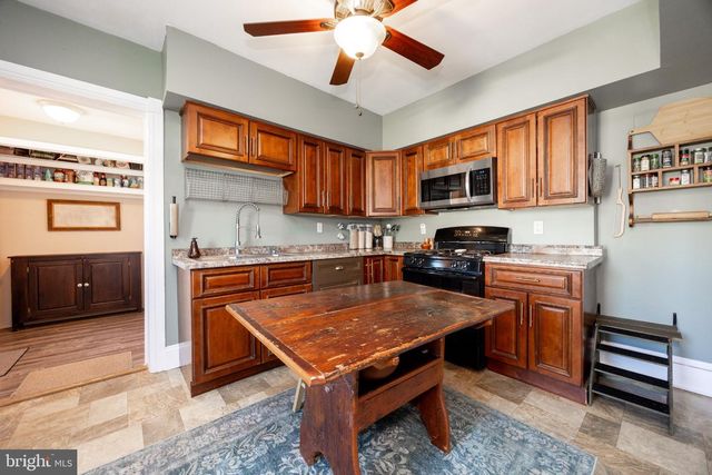147 W SUMMIT AVE, West Grove, PA 19390