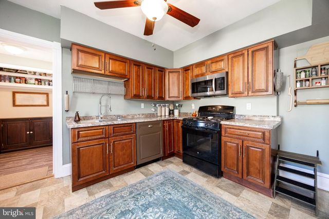 147 W SUMMIT AVE, West Grove, PA 19390