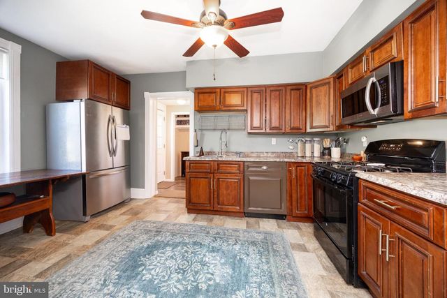 147 W SUMMIT AVE, West Grove, PA 19390