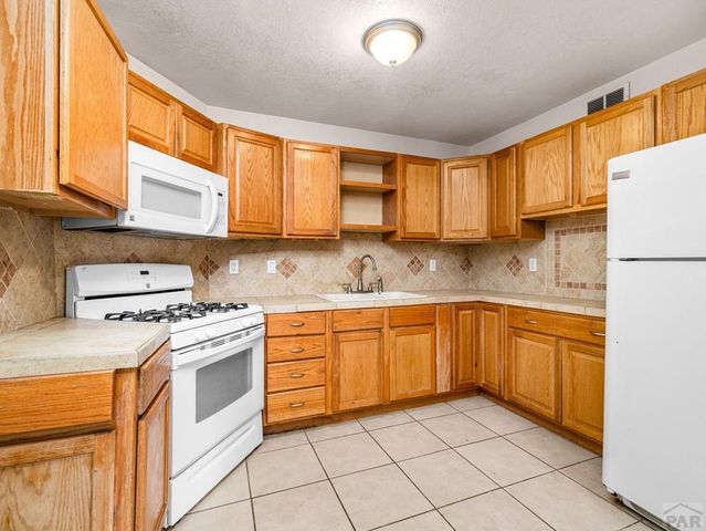 2610 Azalea St, Pueblo, CO 81005