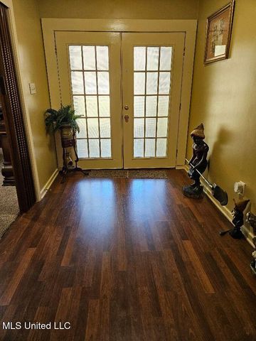 6 Shore Drive, Clinton, MS 39056