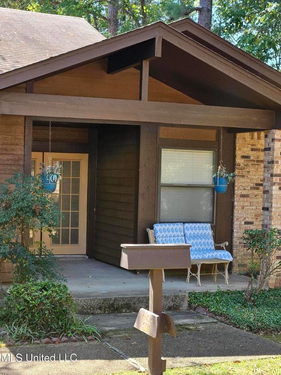 6 Shore Drive, Clinton, MS 39056