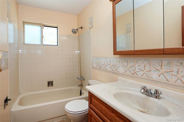 4 Patricia Court, Bethpage, NY 11714