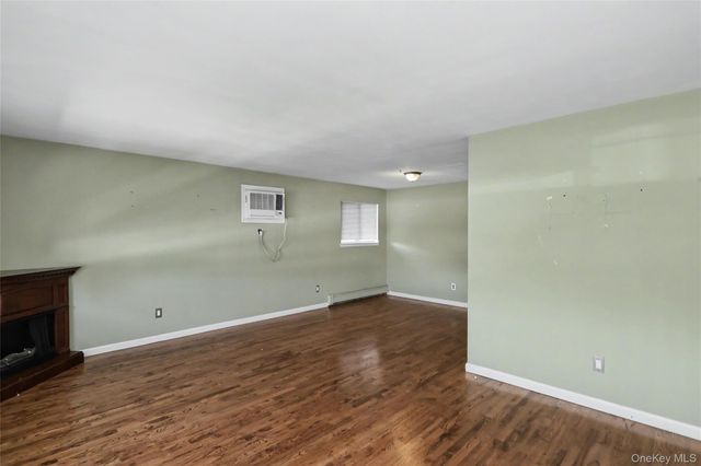 4 Patricia Court, Bethpage, NY 11714