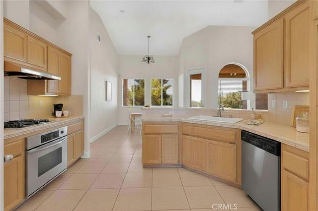 9452 Cedar Street, Oak Hills, CA 92344