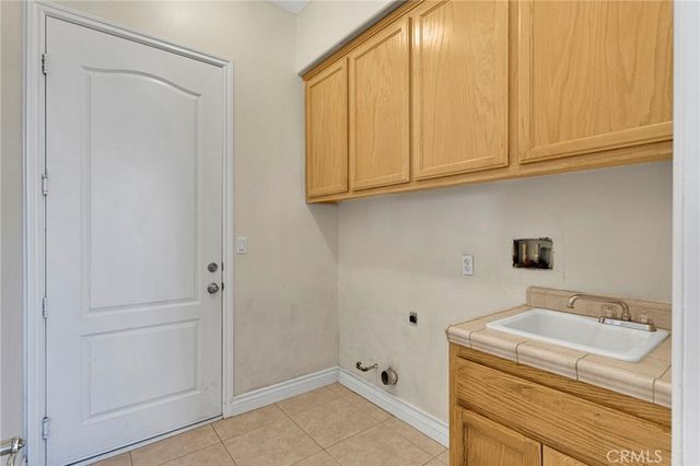 9452 Cedar Street, Oak Hills, CA 92344