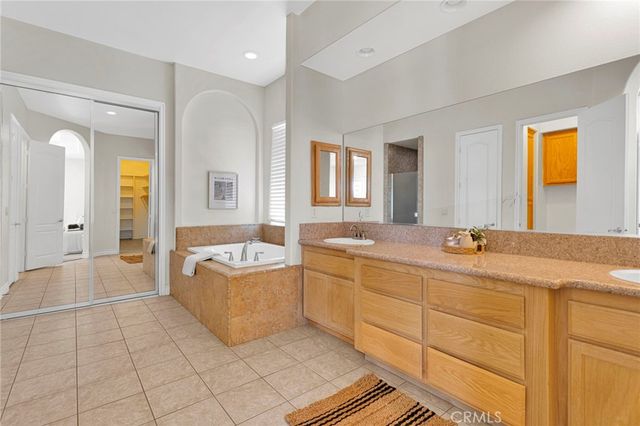 9452 Cedar Street, Oak Hills, CA 92344