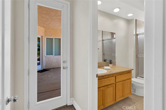 9452 Cedar Street, Oak Hills, CA 92344