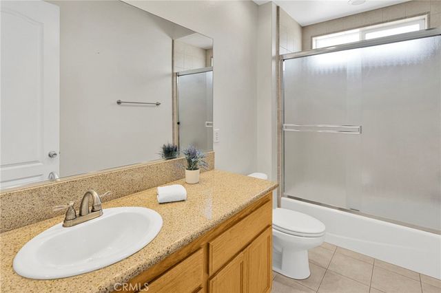 9452 Cedar Street, Oak Hills, CA 92344
