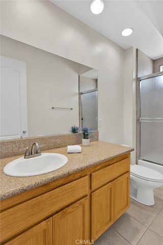 9452 Cedar Street, Oak Hills, CA 92344