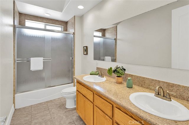 9452 Cedar Street, Oak Hills, CA 92344
