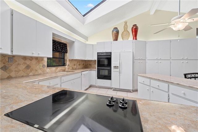 1330 Shorewinds Lane, Vero Beach, FL 32963