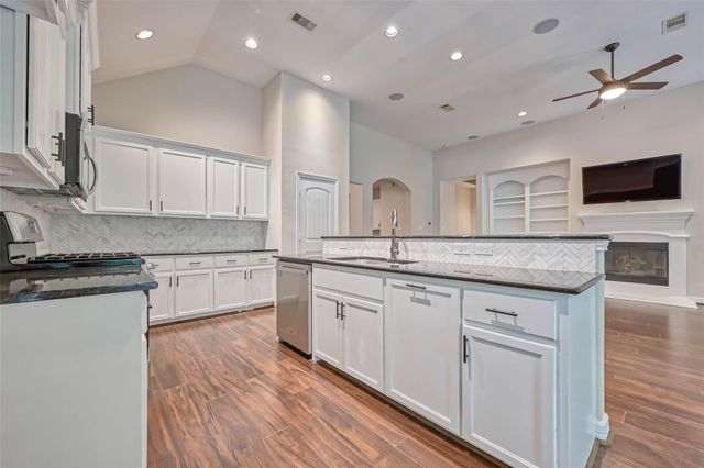 150 W Heritage Mill Circle, Tomball, TX 77375