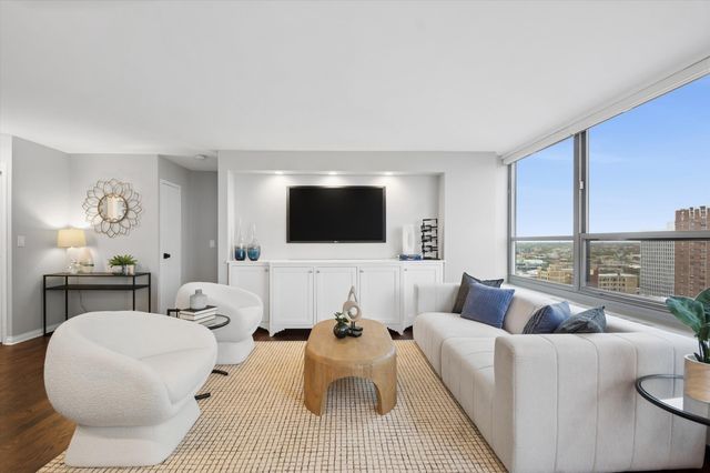 3550 N Lake Shore Drive 1620, Chicago, IL 60657