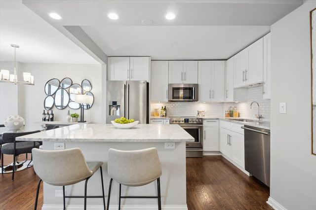 3550 N Lake Shore Drive 1620, Chicago, IL 60657