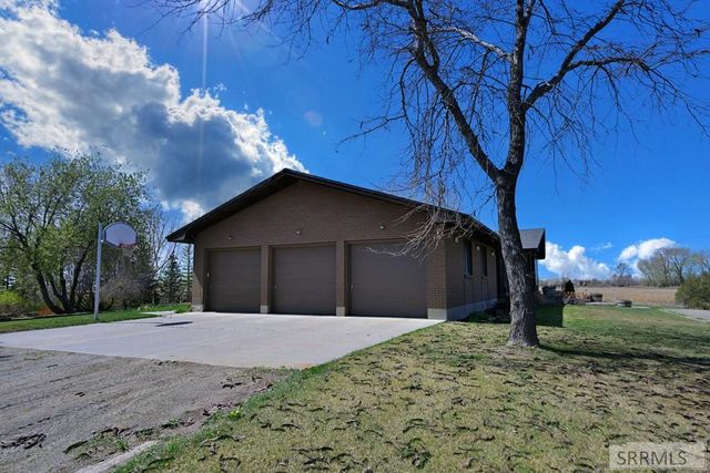 435 N 1500 E, St Anthony, ID 83445