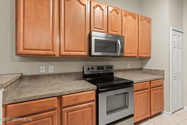 7043 DEER LODGE Circle 110, Jacksonville, FL 32256