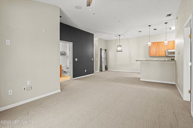 7043 DEER LODGE Circle 110, Jacksonville, FL 32256