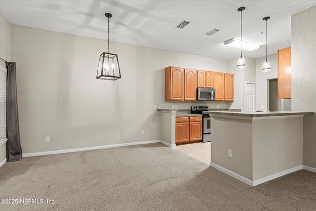 7043 DEER LODGE Circle 110, Jacksonville, FL 32256