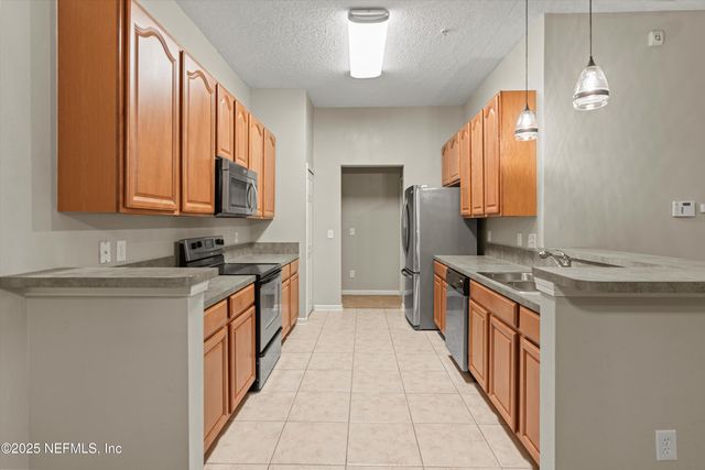 7043 DEER LODGE Circle 110, Jacksonville, FL 32256