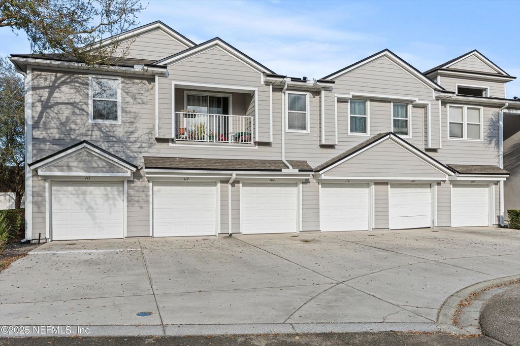 7043 DEER LODGE Circle 110, Jacksonville, FL 32256