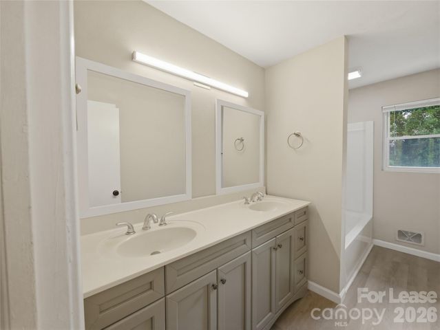 765 8th Avenue Drive SE, Hickory, NC 28602