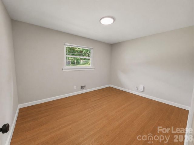 765 8th Avenue Drive SE, Hickory, NC 28602