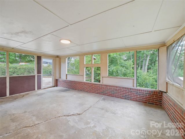 765 8th Avenue Drive SE, Hickory, NC 28602