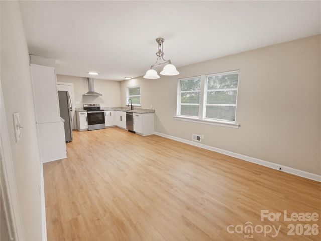 765 8th Avenue Drive SE, Hickory, NC 28602