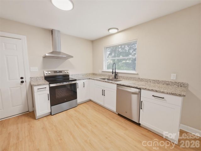 765 8th Avenue Drive SE, Hickory, NC 28602