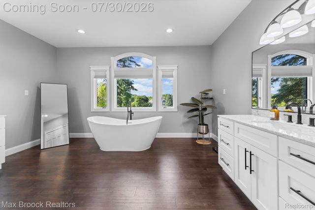 6827 Strawberry Lane, Independence Charter Township, MI 48348