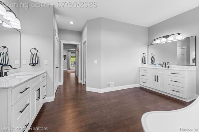 6827 Strawberry Lane, Independence Charter Township, MI 48348