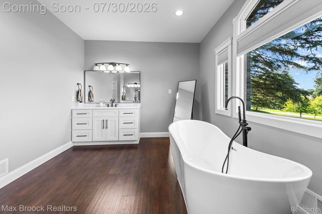 6827 Strawberry Lane, Independence Charter Township, MI 48348