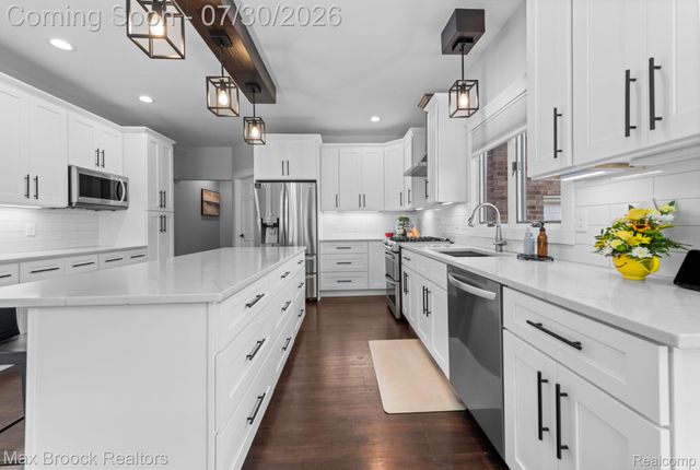 6827 Strawberry Lane, Independence Charter Township, MI 48348