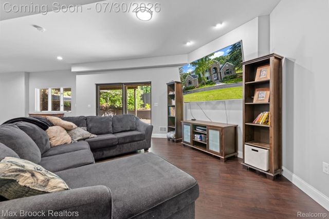 6827 Strawberry Lane, Independence Charter Township, MI 48348