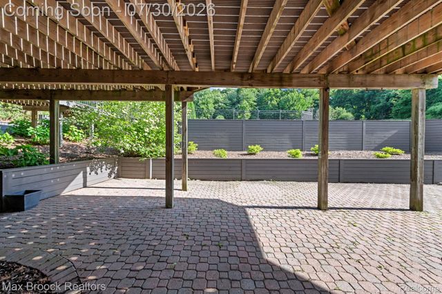 6827 Strawberry Lane, Independence Charter Township, MI 48348