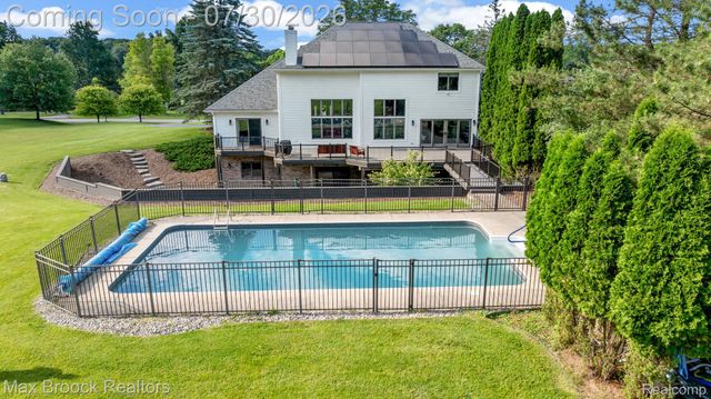 6827 Strawberry Lane, Independence Charter Township, MI 48348
