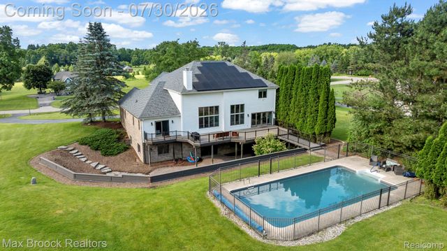 6827 Strawberry Lane, Independence Charter Township, MI 48348