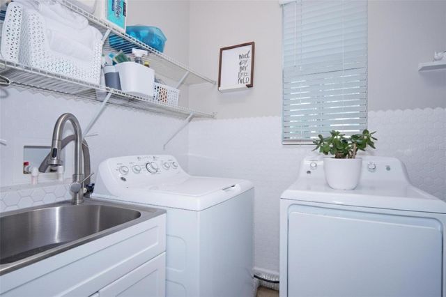 9804 IVORY DRIVE, Sun City Center, FL 33573