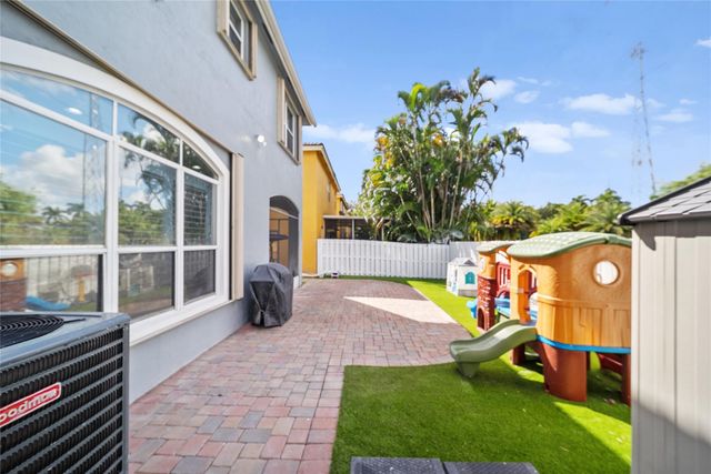 4916 SW 38th Way, Hollywood, FL 33312