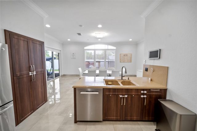 4916 SW 38th Way, Hollywood, FL 33312