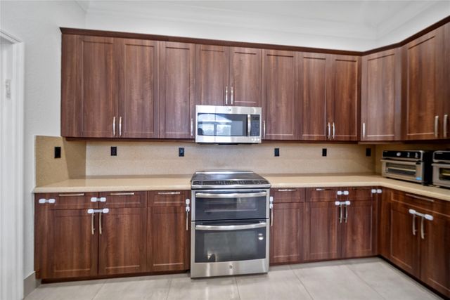 4916 SW 38th Way, Hollywood, FL 33312