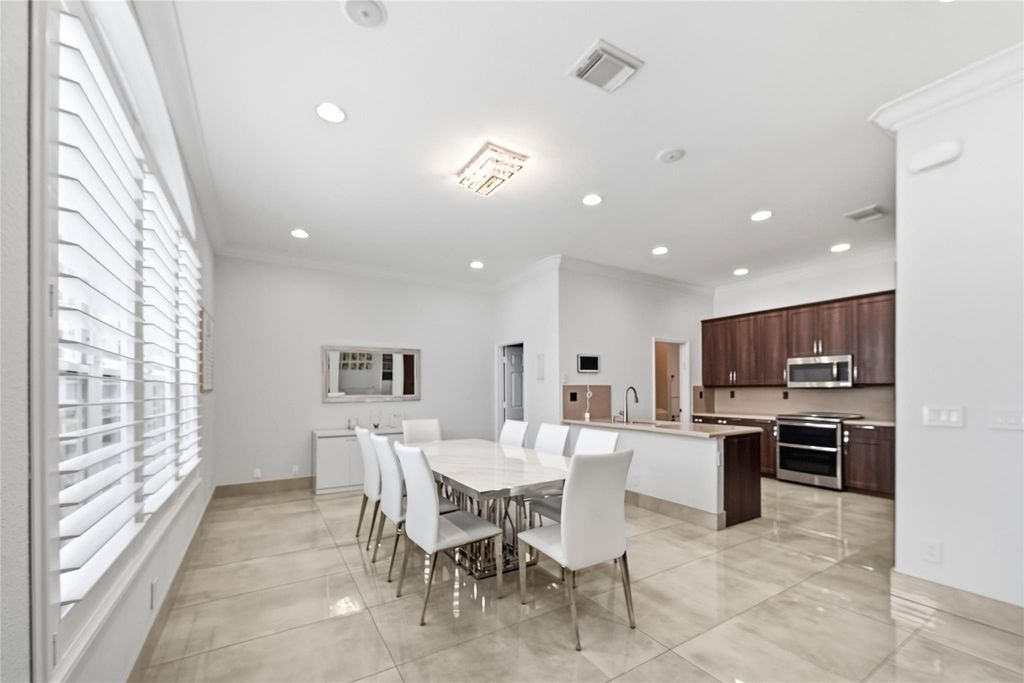 4916 SW 38th Way, Hollywood, FL 33312