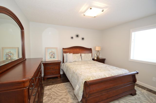 1465 Mcintosh Circle, Shakopee, MN 55379